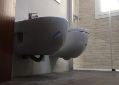 reforma de baño Badalona vista lateral de sanitarios nuevos