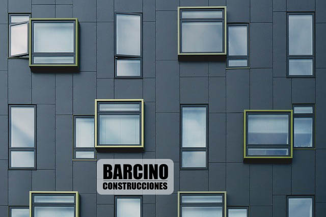 Fachas de edificio trabajo de rehabilitaciones de Construcciones Barcino