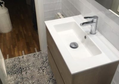 Baño reformado mueble de baño con lavabo